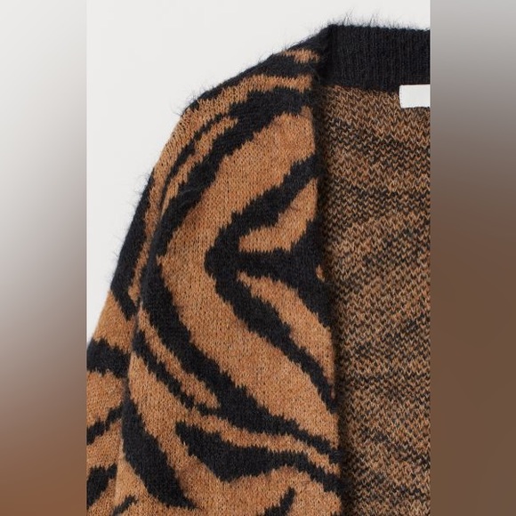 H&M Zebra Print Jacquard-knit Cardigan - Picture 2 of 5